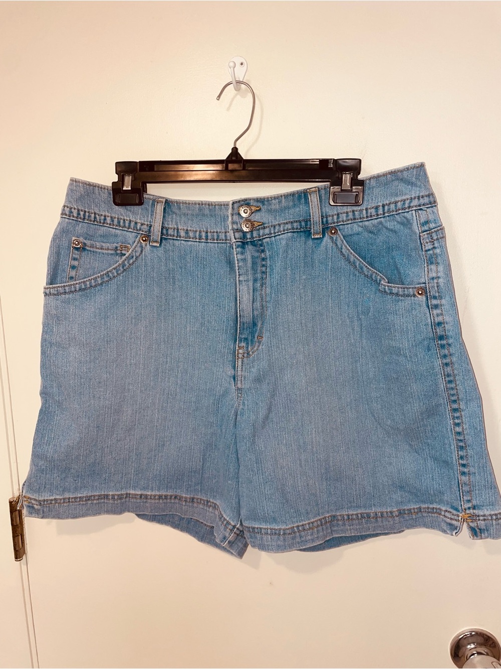 Duck Head Jeans Co. Classic Blue Light Wash Denim Shorts Womens Size 18 Vintage